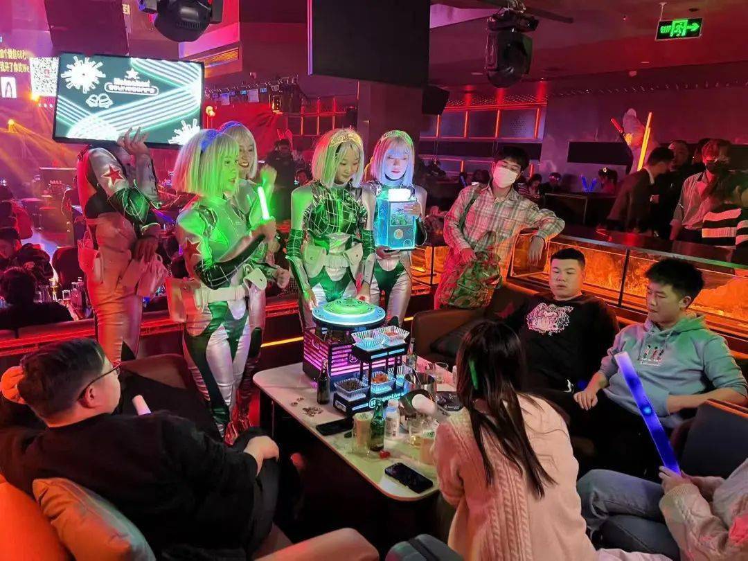 喜力跨年夜,新年有星喜,一起来嗨皮!_氛围_苏格_酒吧