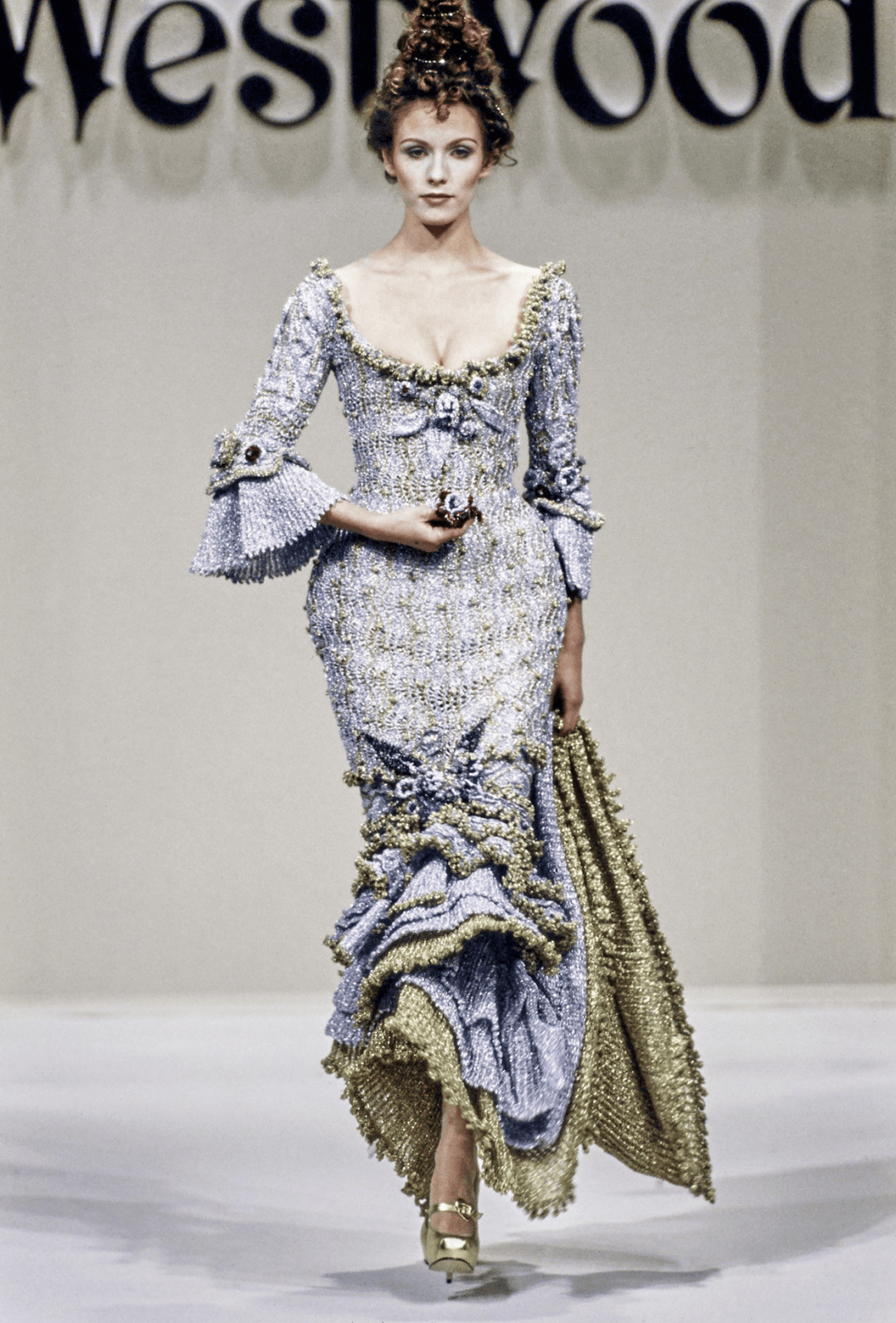 对女王露裙底挑衅,80岁仍是叛逆少女,全世界酷女孩都爱她!