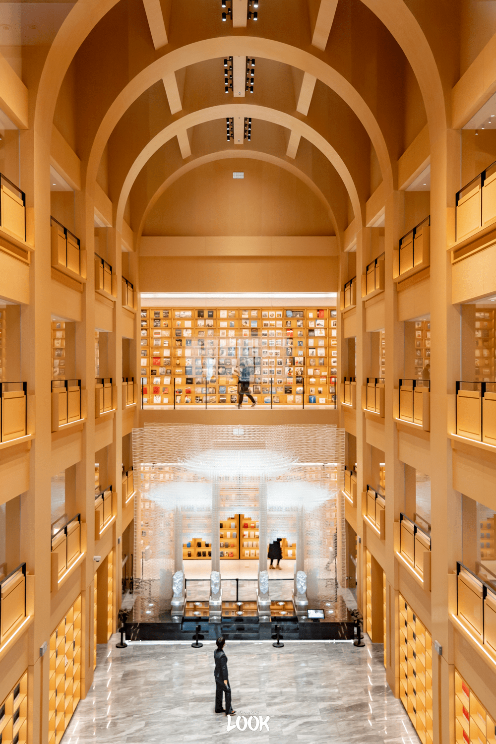 look | 闭馆3年,徐汇区图书馆升级回归_徐家汇_建筑_上海