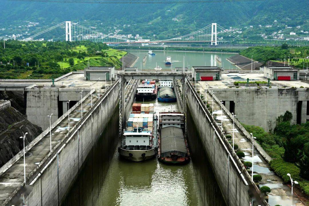 三峽通航樞紐地處長江干線承東啟西的重要區位,是貫通長江