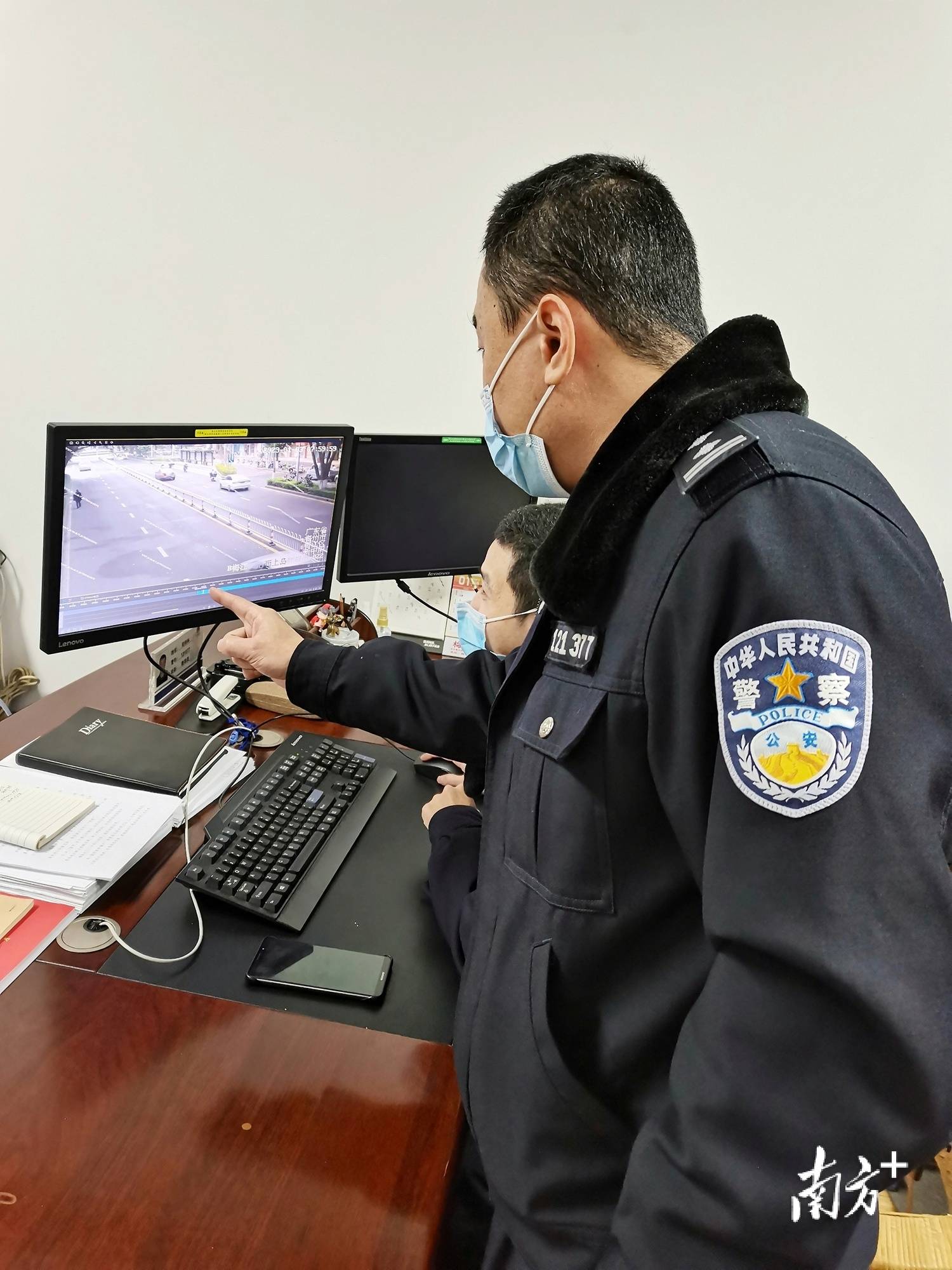 七旬老人寒冬走失梅江警方协助家属快速寻回