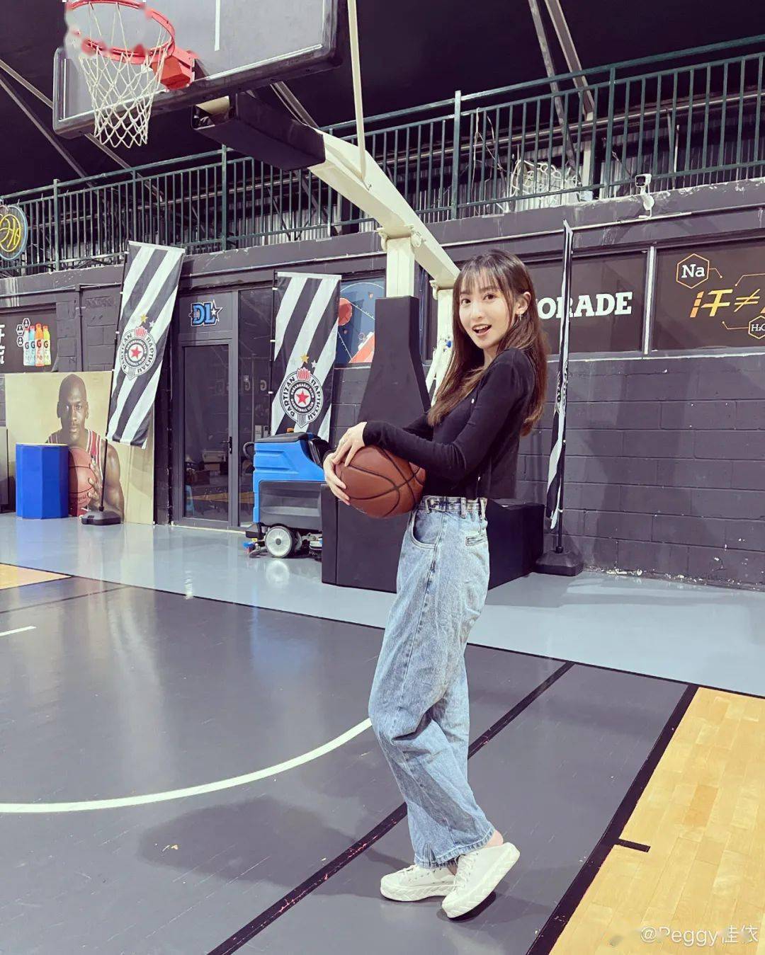 【纬度花边】|nba女主持人—佳依_公众_身高_体育