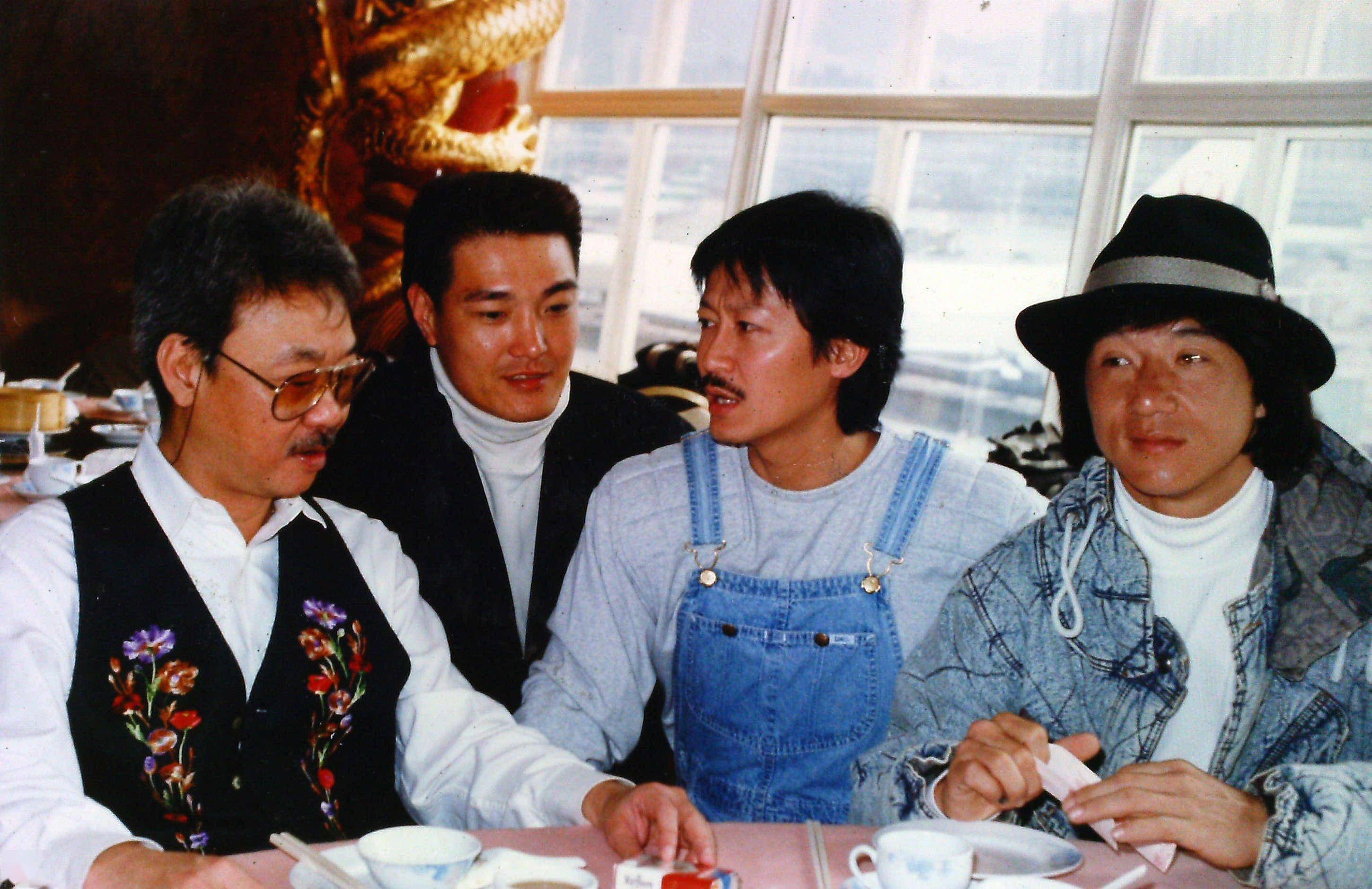 卢惠光:63岁独自带两娃,前妻改嫁生两子,两个儿子都很帅_成龙_罗维