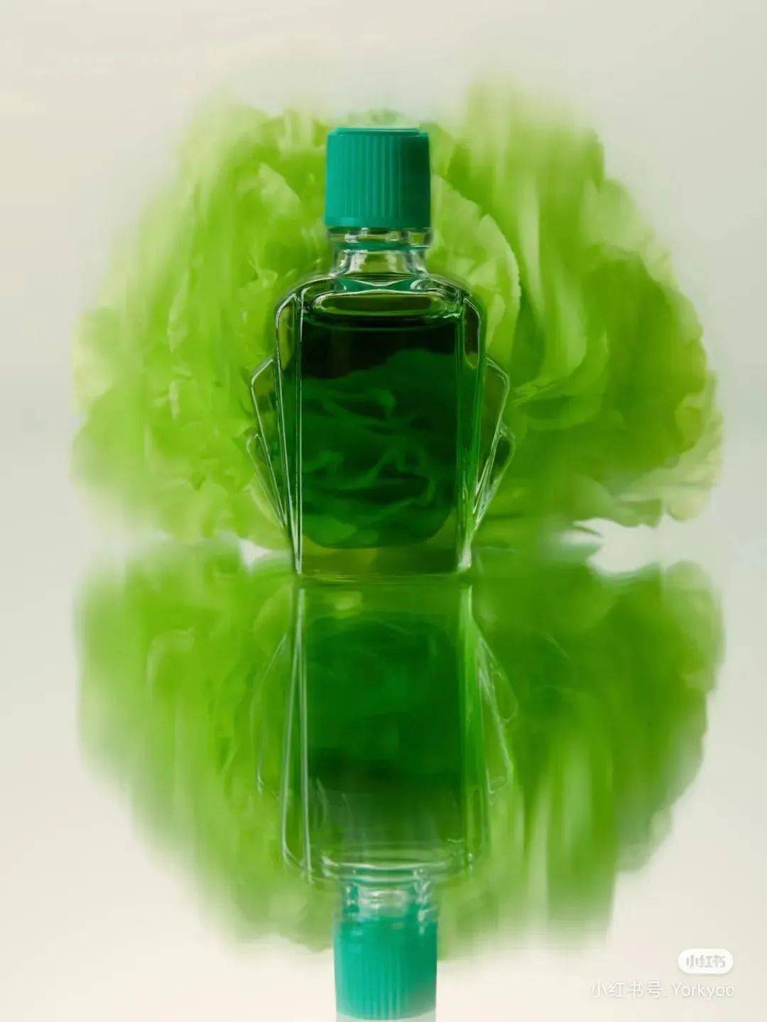 网友玩梗拍大片:一滴风油精,300w点赞,真玩疯了.