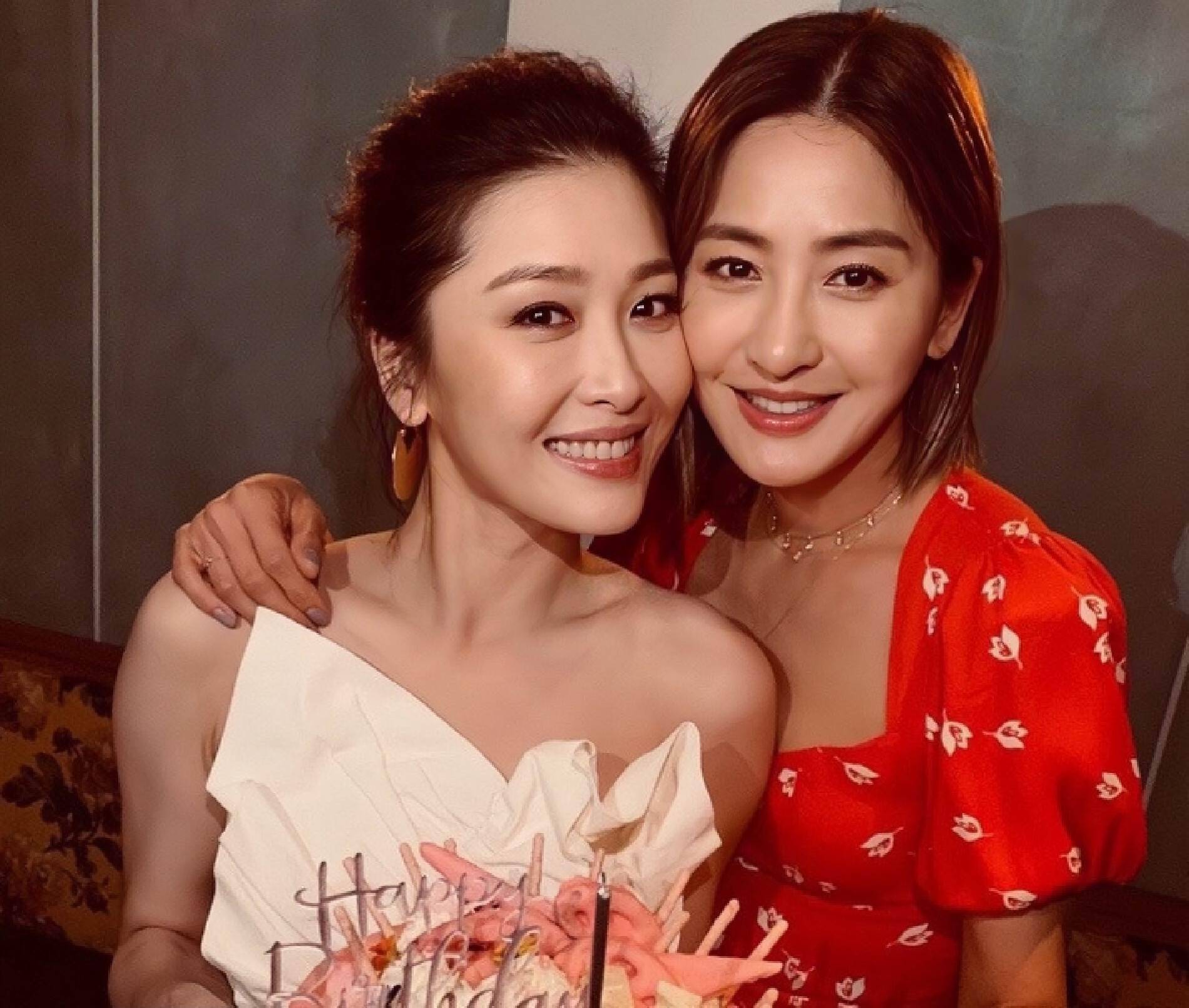 现年48岁的香港知名模特周汶锜和她的妹妹周励淇,是娱乐圈中出了名的