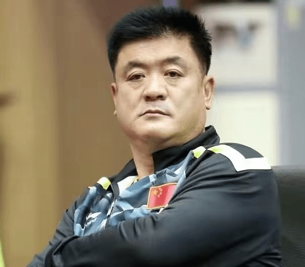 现任男国乒教练马俊峰图片