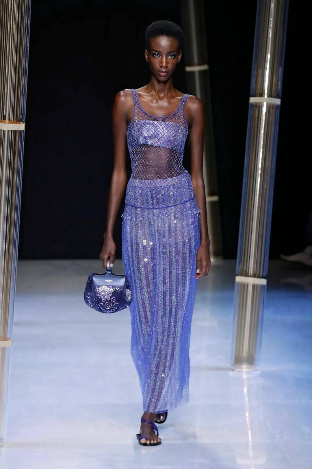 giorgio armani(阿玛尼)2023 春夏系列时装发布秀_高定_金色_亮片