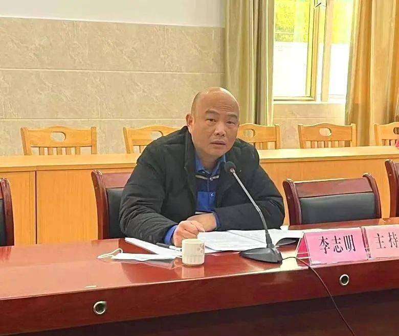 李志明校长对专家们首先表示诚挚的问候和衷心的感谢,感谢他们对我校