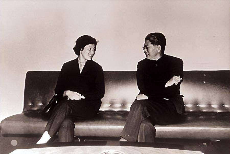 1984年,章含之想把乔冠华骨灰葬于盐城老家,地委回复:暂不同意_中国