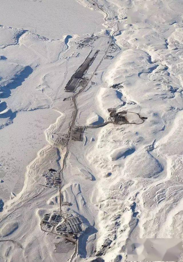 金,银,镍等矿产资源,更重要的是全球80%～90%天然气水合物存在于北极