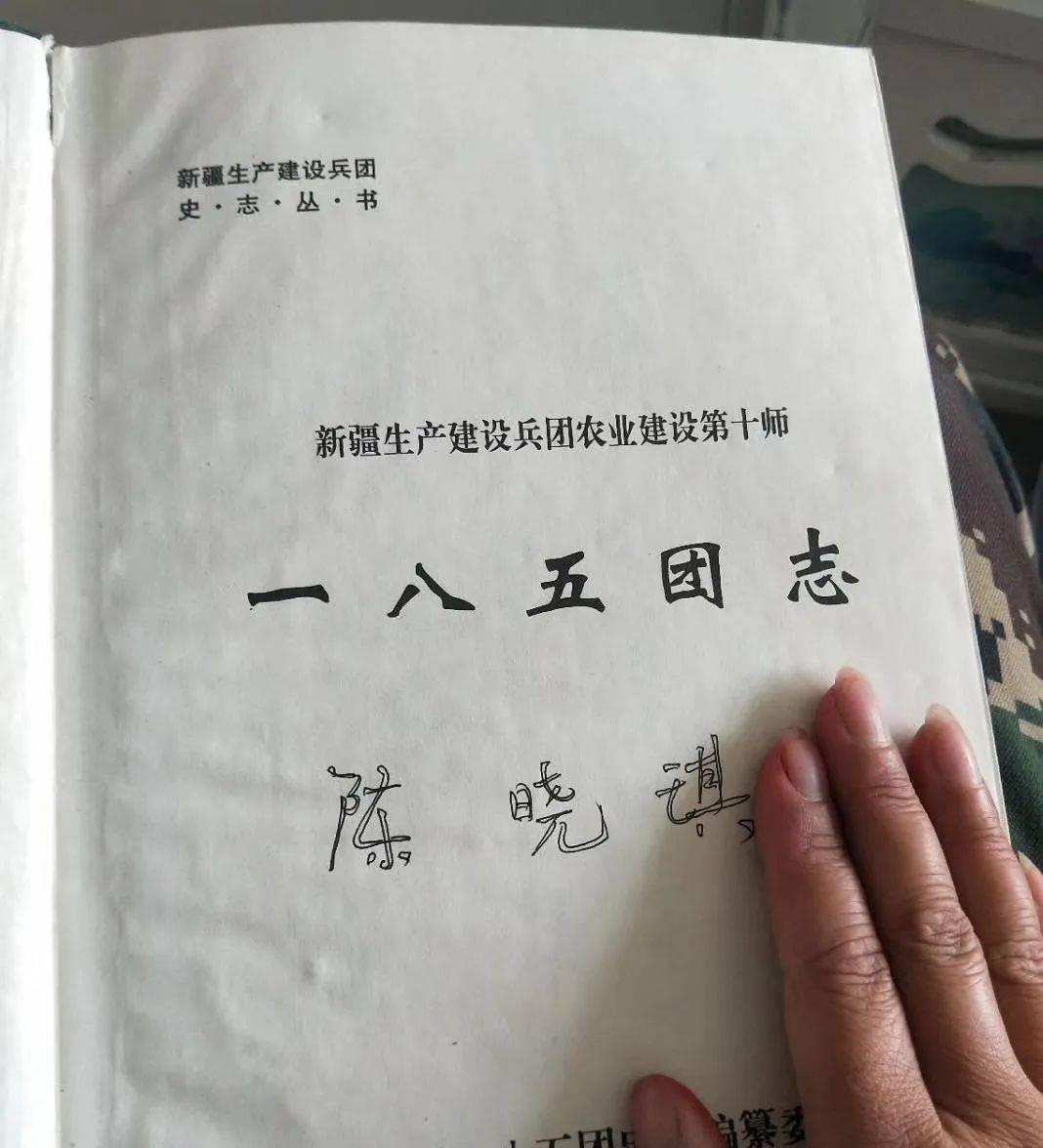 即使这样"全副武装,蚊虫还是会顺着衣缝,袖口爬进来,咬得人满脸红肿.