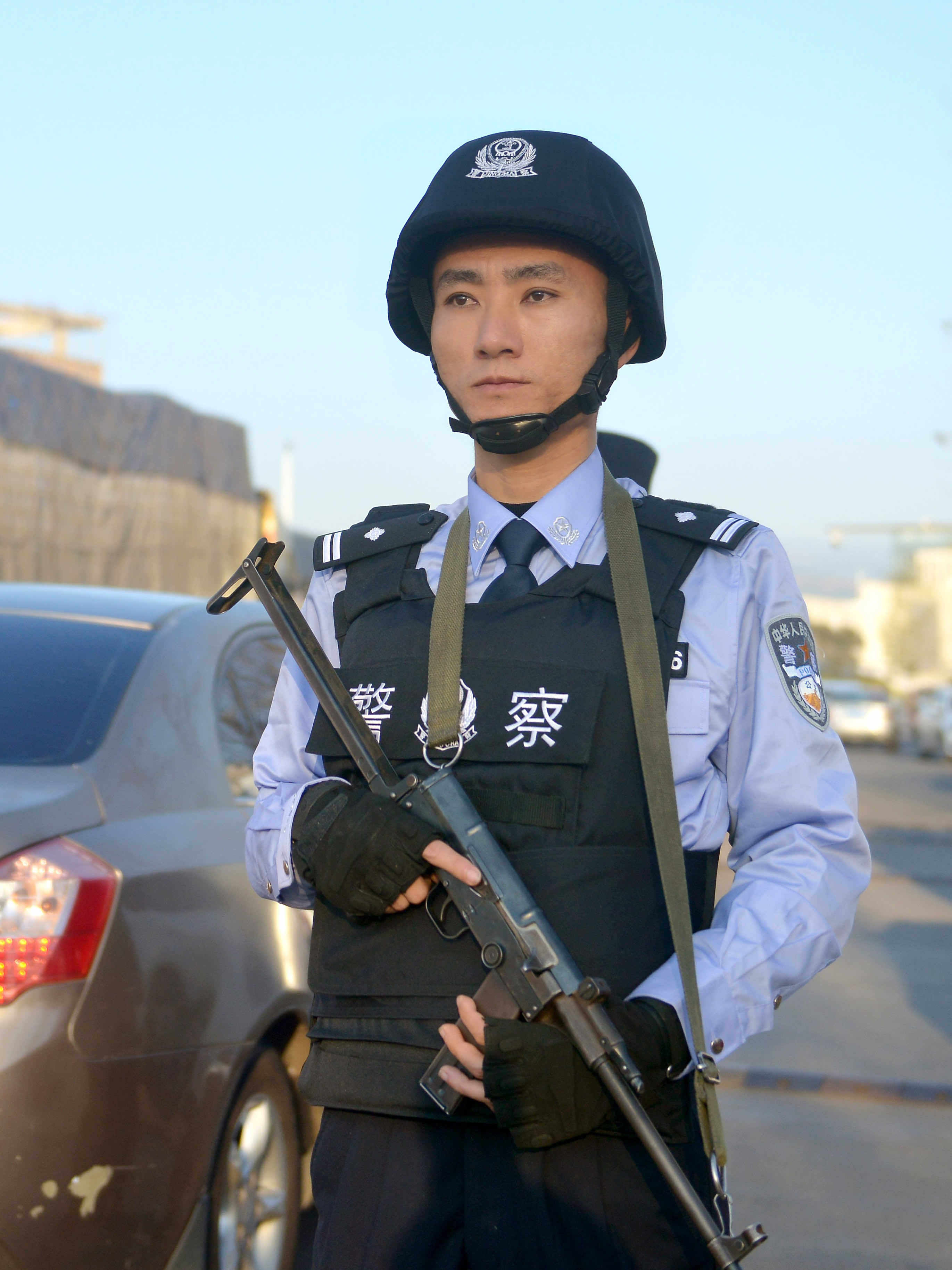 刑警为什么不能穿警服图片