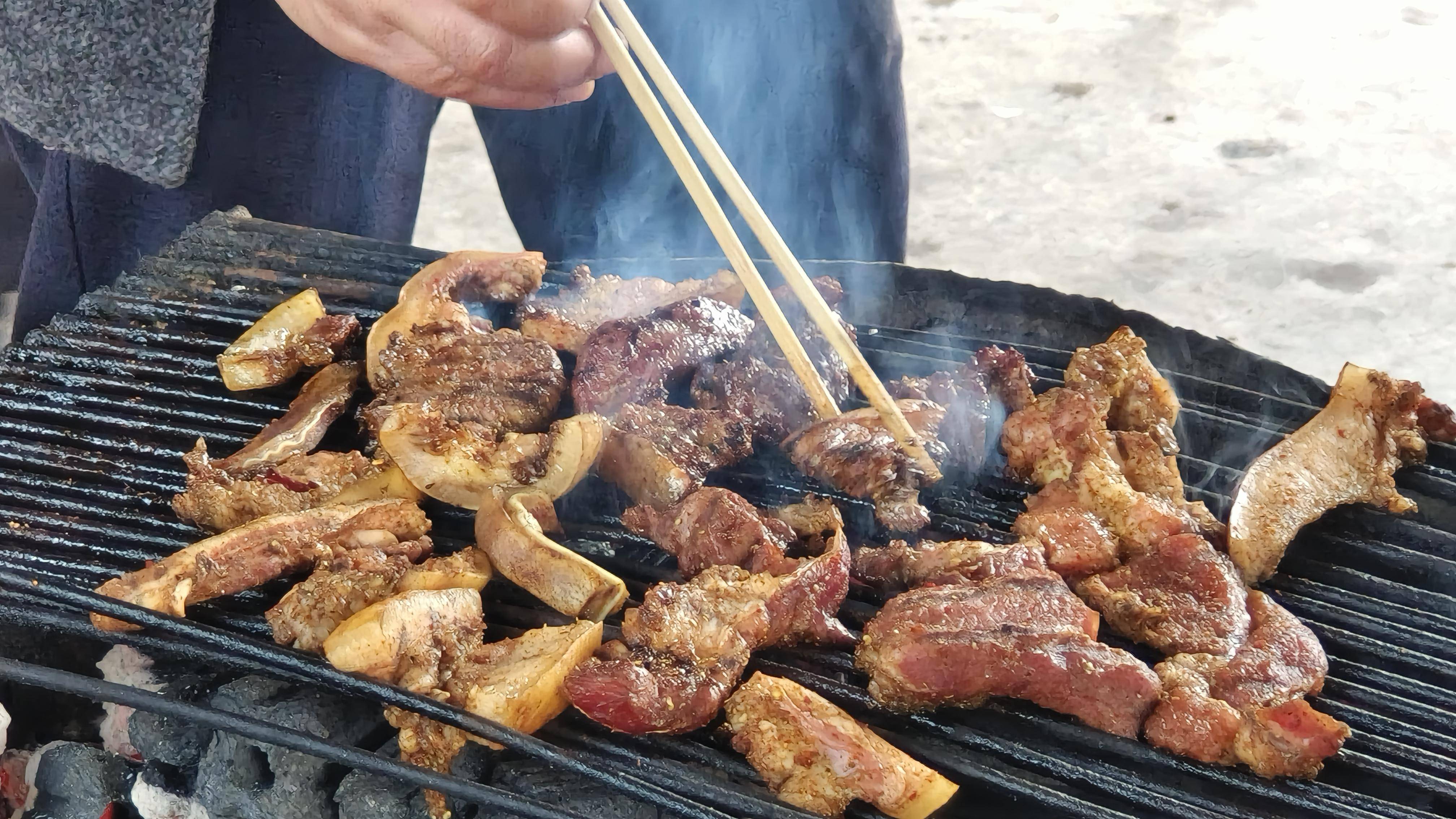 云南普洱杀猪饭图片