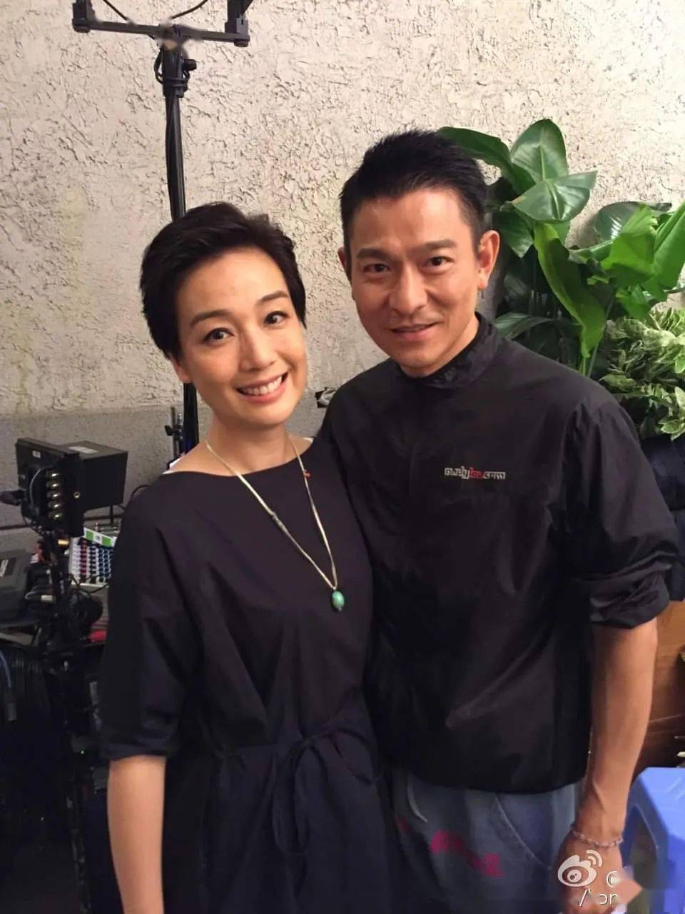 51岁穿黑丝斩下视后,她这一脱,tvb有救了_江美仪_广告_吴君如