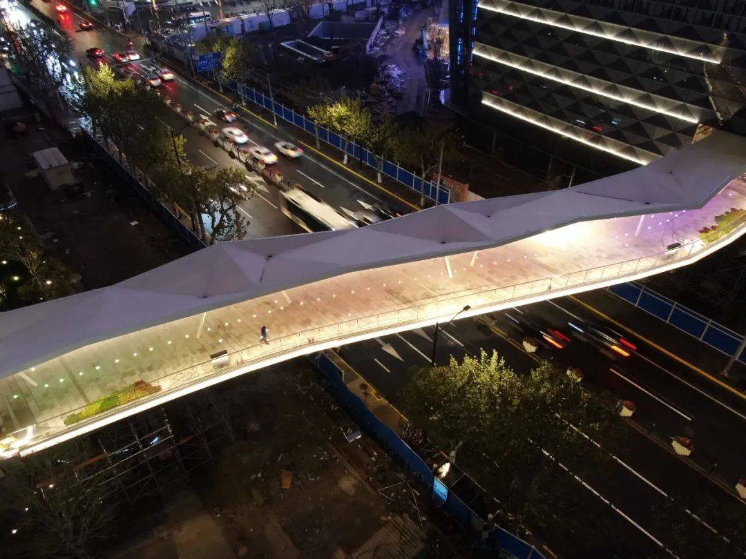 北外滩空中连廊一期项目完工 轻巧连接打造慢行系统_设计_空间_街坊