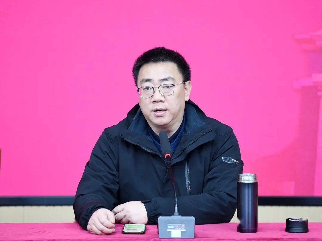 体卫艺处副主任李凌,信息中心副主任郑凌云,体育组教师肖龙辉,艺术组