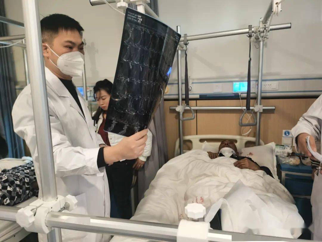 威宁县医院成功开展首例寰枢椎骨折后路切开复位内固定术_手术_颈部