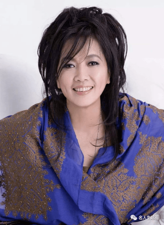 62岁齐秦坎坷一生:与儿子对簿公堂,嗓子失声,51岁脸部烧伤_方美芳