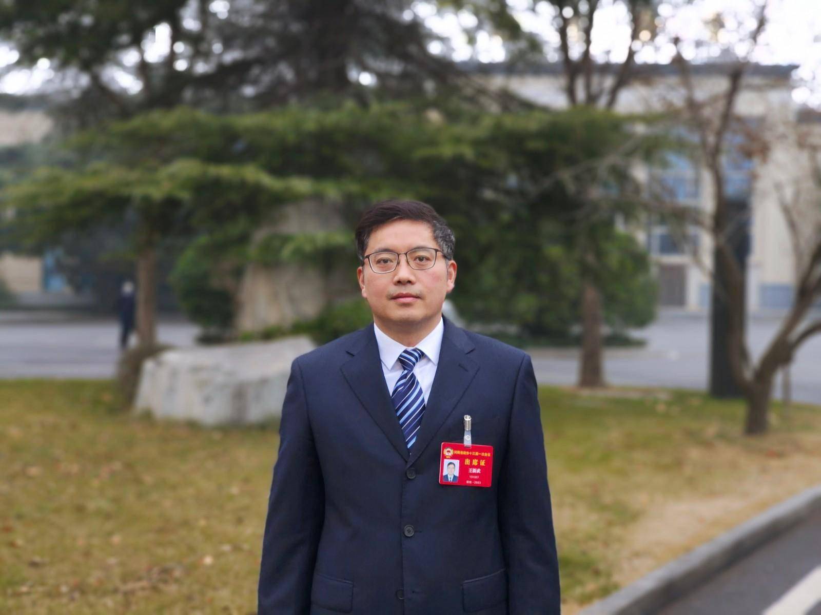 省政协委员,洛阳理工学院副院长王新武鼓励具有科技创新成果的高校