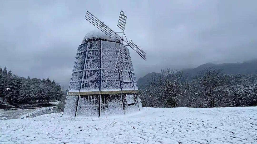 降雨(雪)天氣持續,大部分地方有雨夾雪或小雪,高海拔地區有小雪或中雪