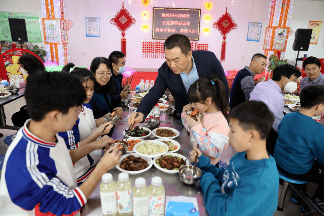 省教育厅领导到辽宁省光明学校与师生一起过小年_高向辉_慰问_办学