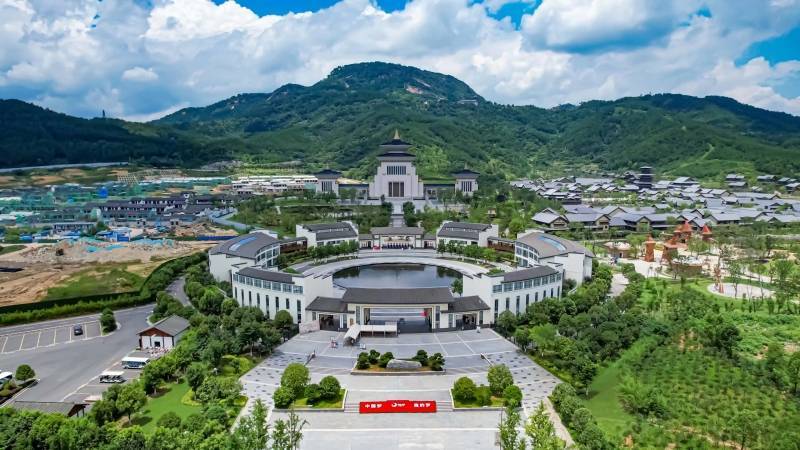 打造出了東山問梅村,袁夫稻田,邢繡娘生態園,柳林玫瑰谷等一批網紅