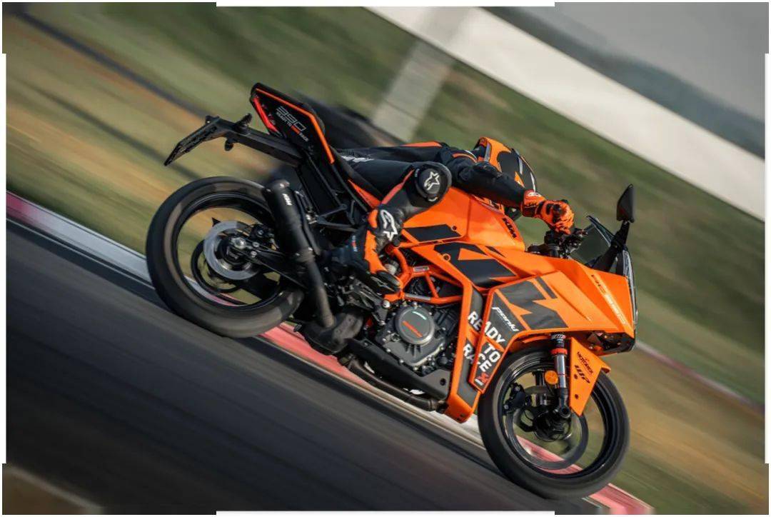 [ KTM ] 熏黑风挡上身，2023 RC390 更具科技和运动感……_搜狐汽车_搜狐网