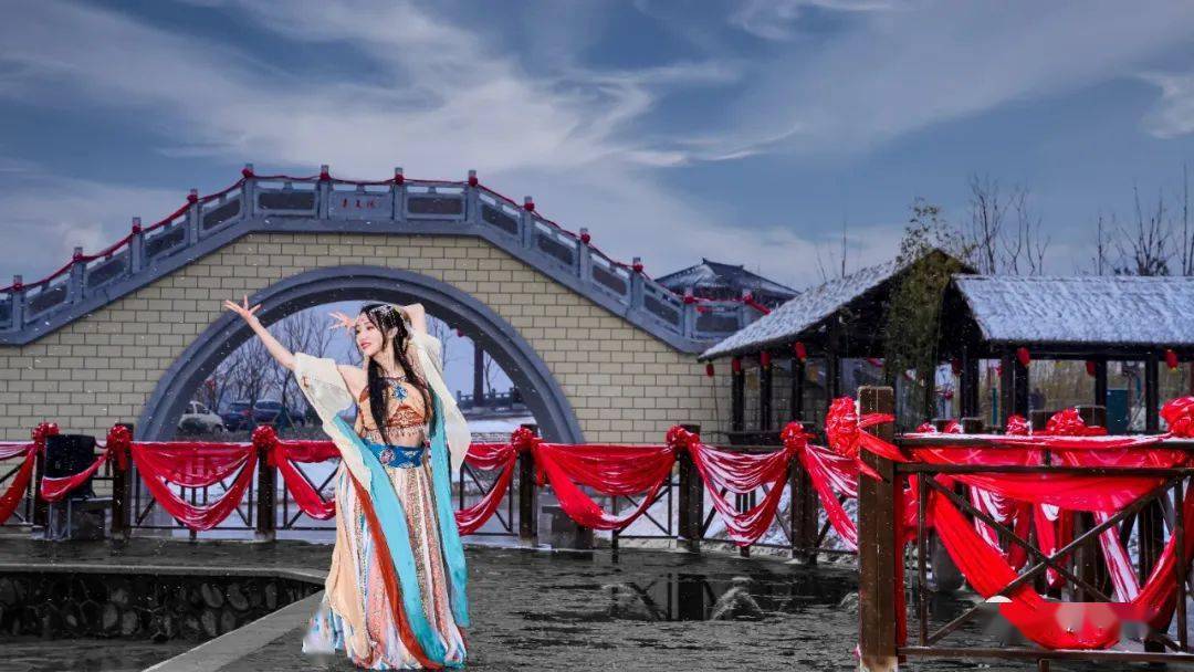 还有小姐姐带来的美丽而神秘的异域风情的舞蹈表演为您的假期增加更多