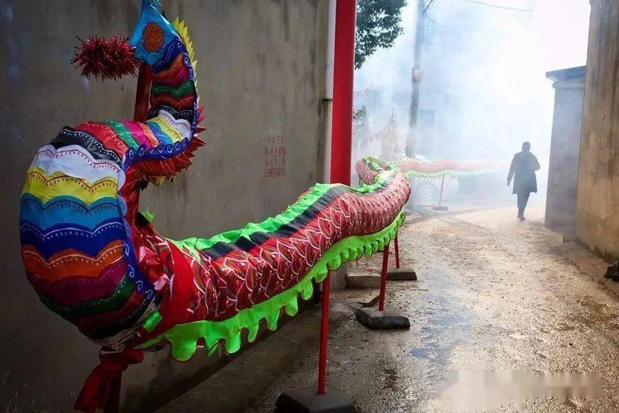 等了三年,又要开舞:杨店人已经扎好龙灯了_龙头_程武_翅子