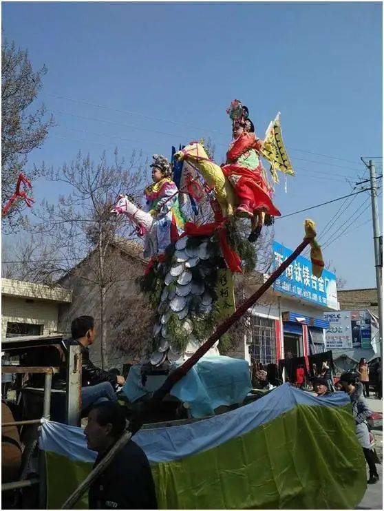 文字 |「大洋」主播 |「乔夏」临潼栎阳马踏青器山,是陕西民间社火最