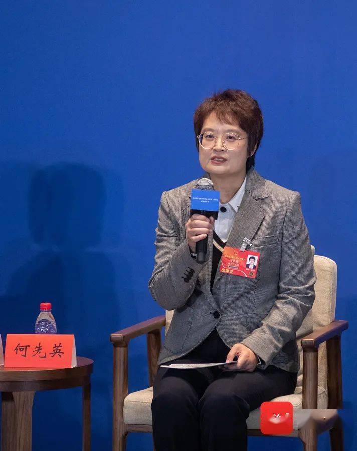 省七届人大一次会议举行记者招待会(第三场) 何先英