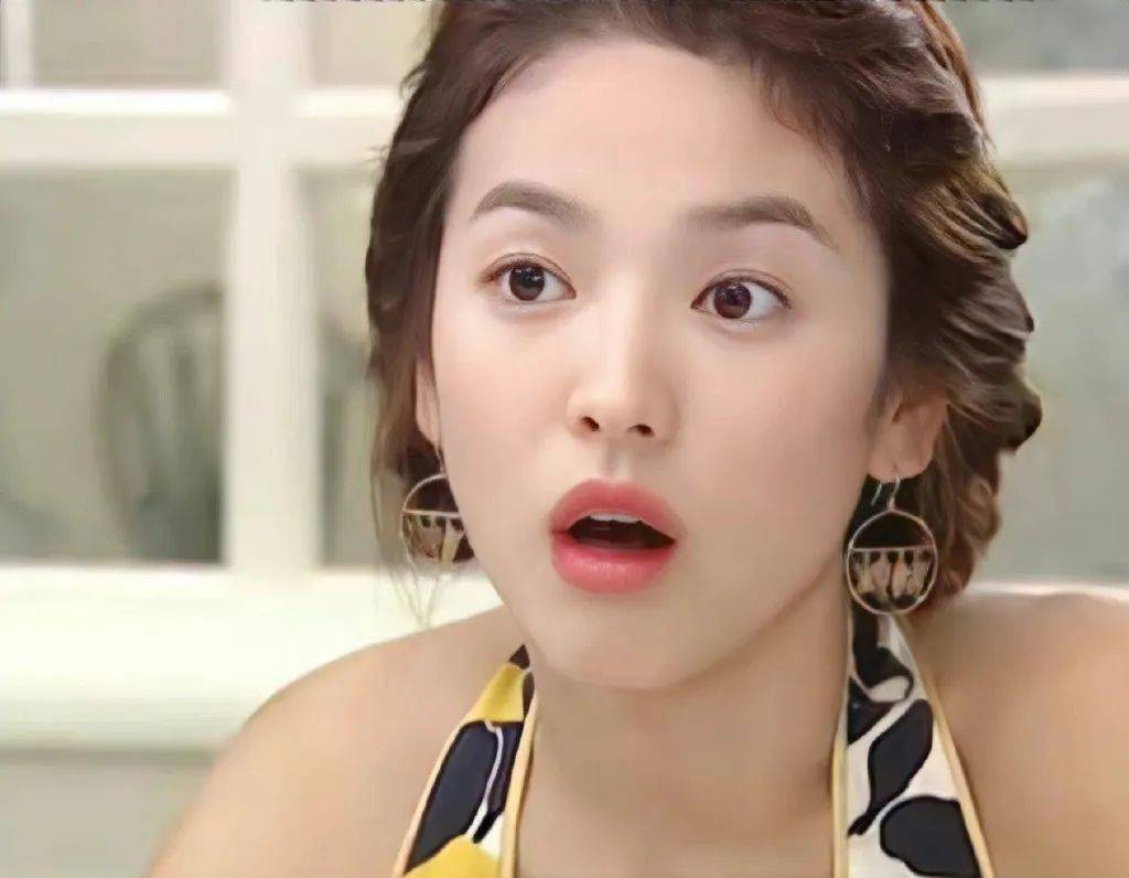 那个时候的宋慧乔,斜马尾,双马尾,盘发,造型各个封神,尽显明亮俏丽,是