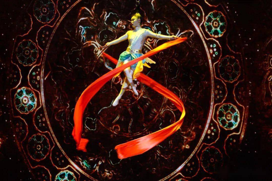 在音乐和舞蹈的律动中感受晋城的"时代感"童声合唱《我仰望五星红旗》