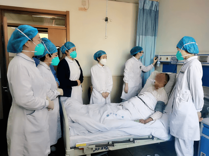 妇科一病房：打破医护专业限制 跨学科救治患者_疫情_医生_医疗