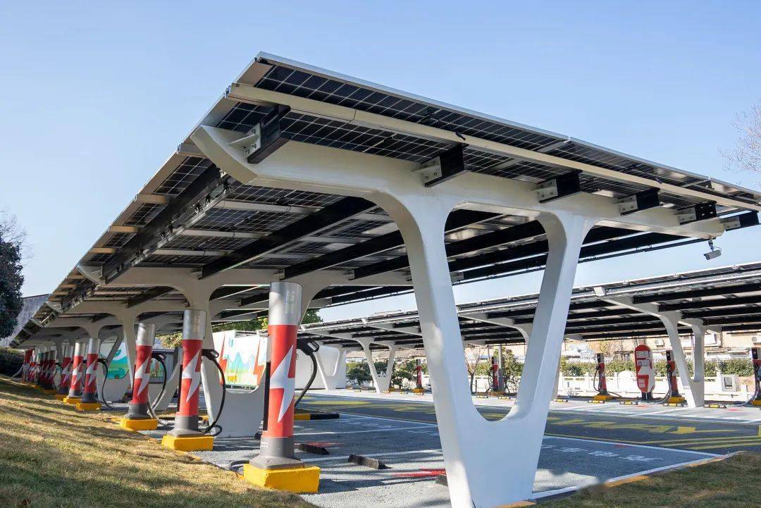 可实现对光能的储能设备及微电网系统分布式光伏雨棚该站还配备了超!