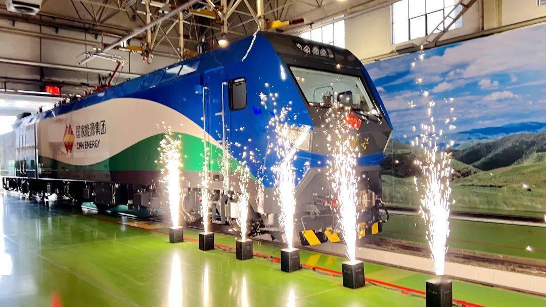 重载-电力机车新年伊始"国能号"12轴电力机车在包神铁路正式上线将