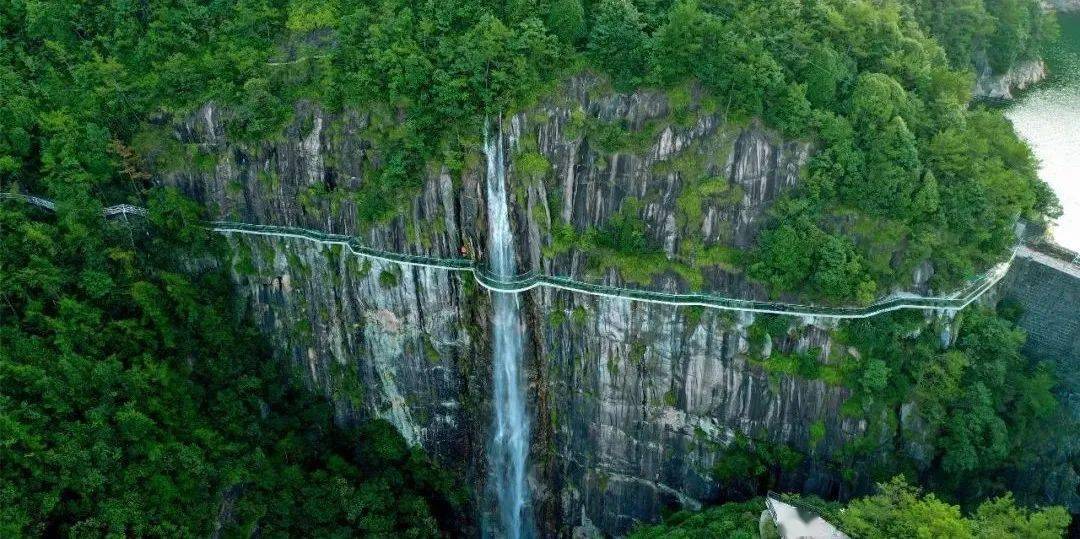 天台山大瀑布玻璃栈道图片