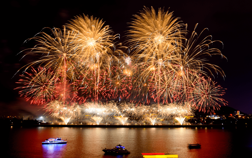 烟花秀 光影乐园 大型巡游演出,正月初一等你来~_福利_活动