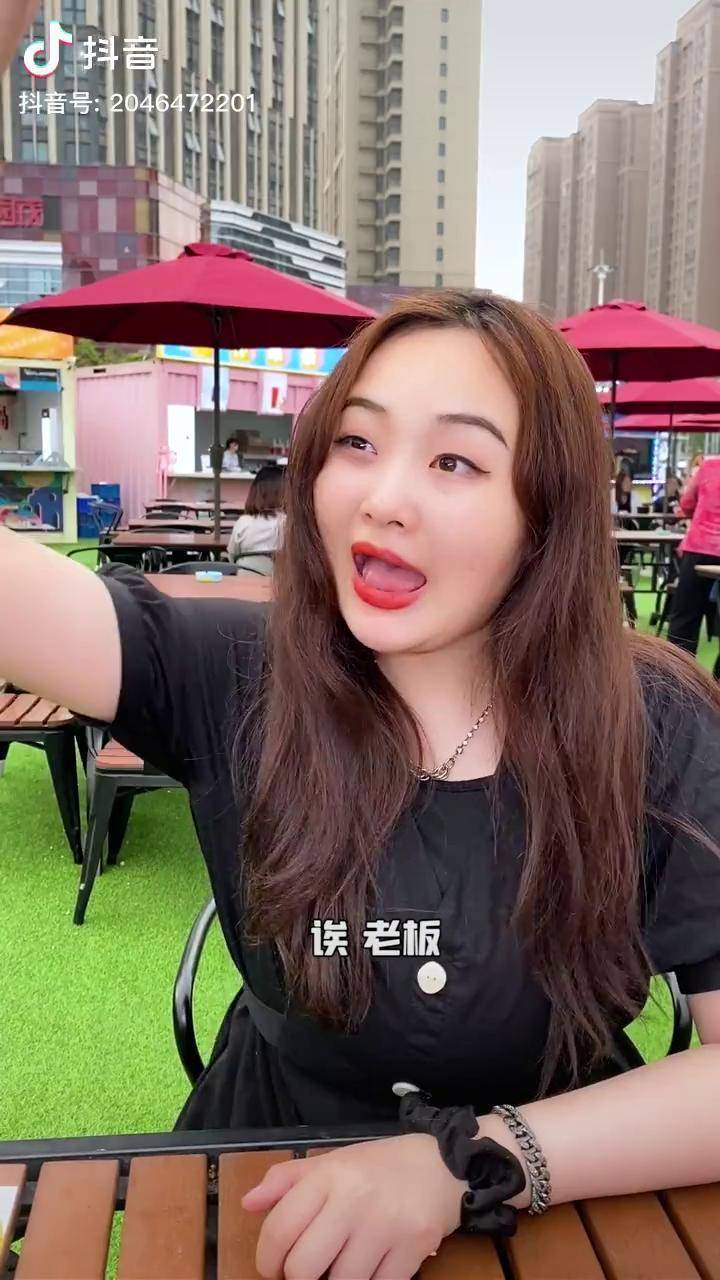 柠檬无骨鸡爪 花妞吃这顿饭还赚了500元炫年货大赛开始了抖出新年味抖