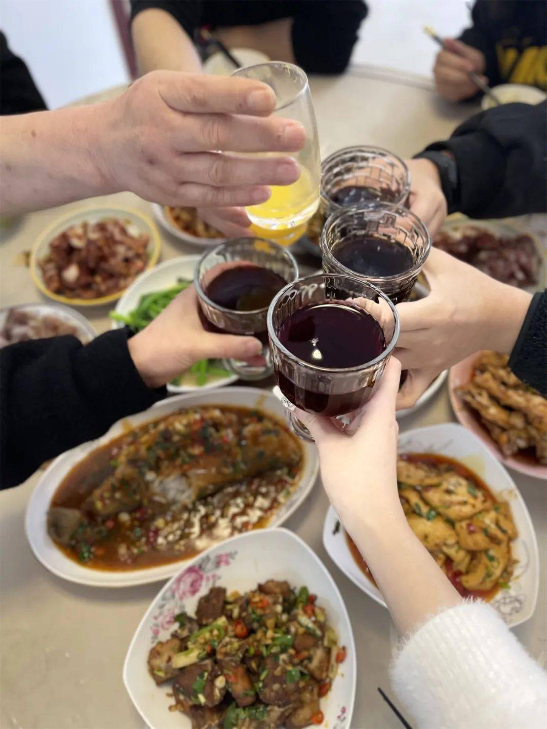 大年三十 團團圓圓年夜飯_中國_肉類_蔬菜