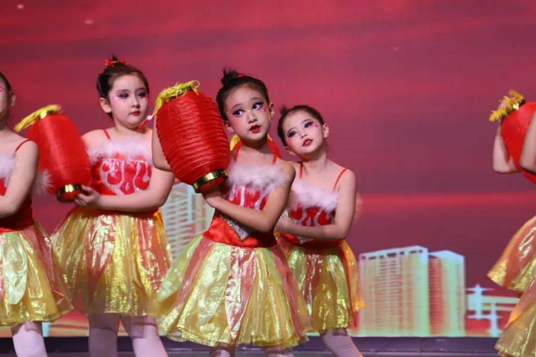 《说唱中国红》欣赏_国锋_玉兔_全县