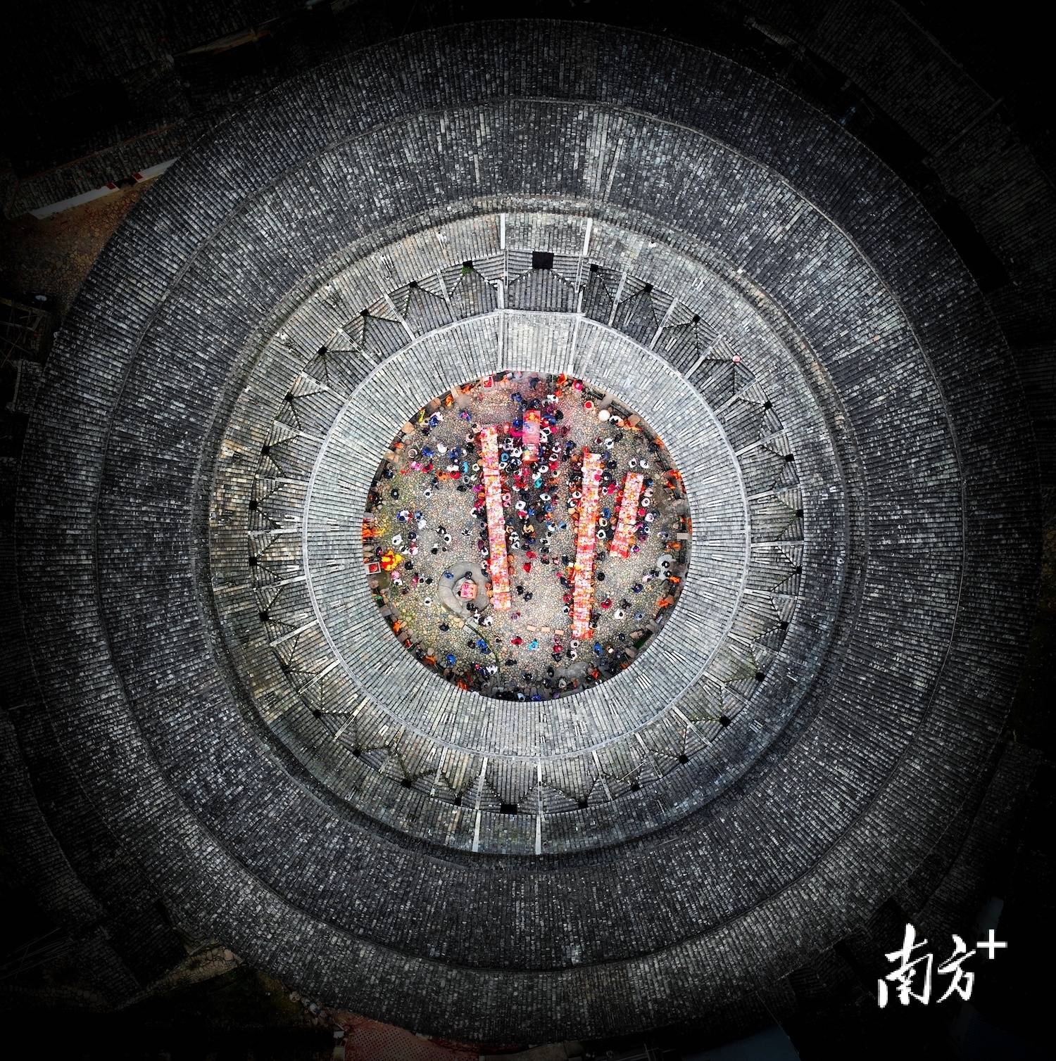 客家别样年味!直击梅州大埔花萼楼祈福活动|民俗闹新春_村民_仪式_陈泽铭