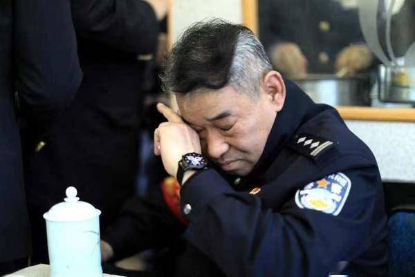 新春走基层|铁路乘警老陈的最后一趟春运_旅客_陈中杰_次列车