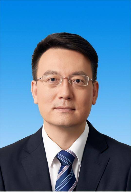 全国最年轻的男、女副省部级干部产生_海南省_顾刚_任清华