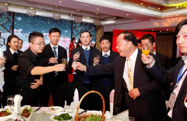 饭局上向人敬酒,不会说祝酒词,事情难办成,等于白忙一场_什么_合作_套路