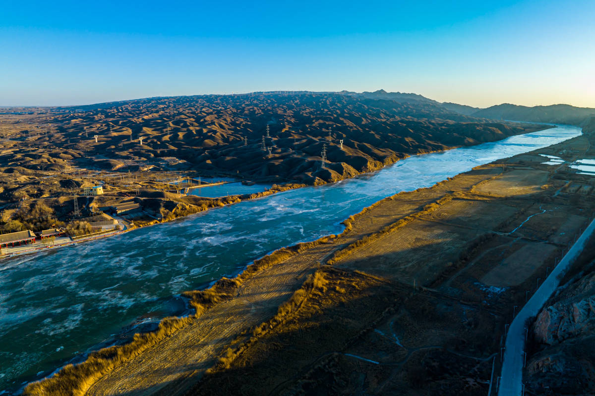 组图:一半凝固一半流 冰封十里长峡翠_流水_大坝_青铜峡