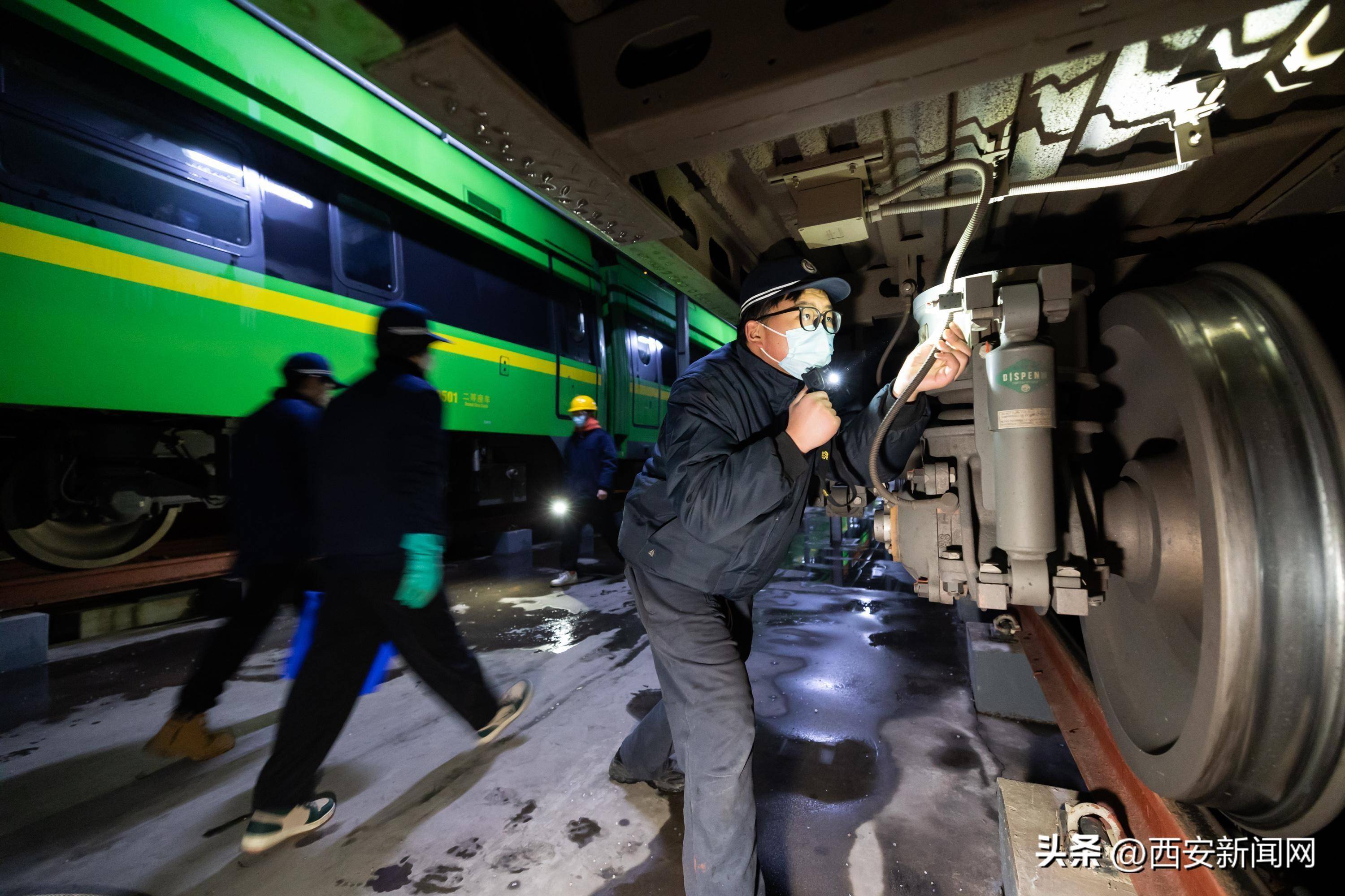 1月26日晚上21點30分,中國鐵路西安局集團有限公司西安客車車輛段專門