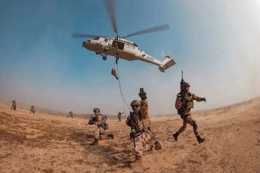 空降兵部队尽显新年新气象!