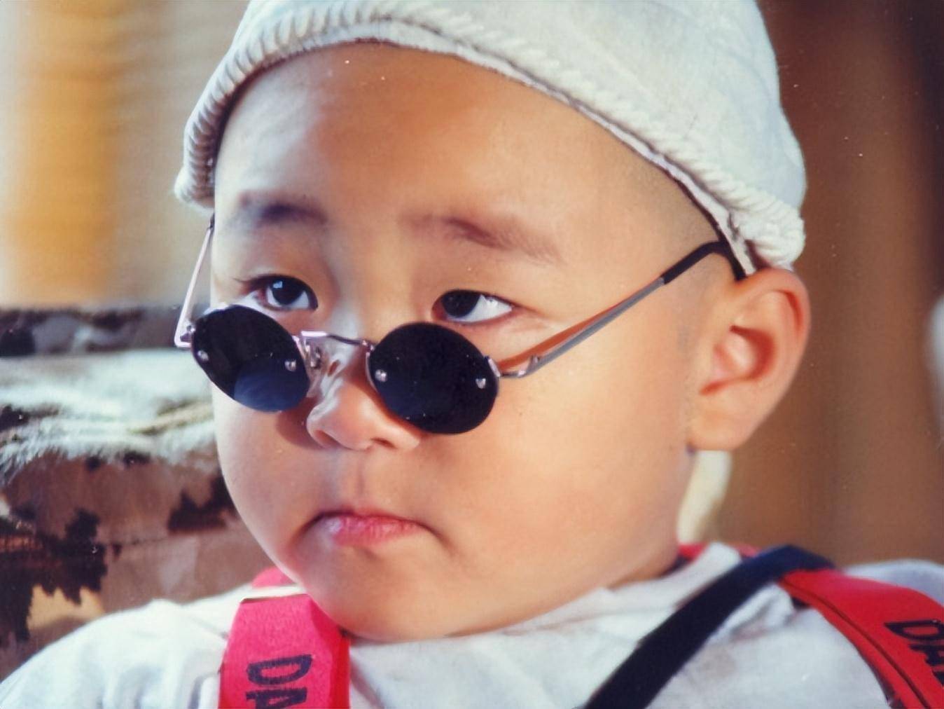 童星郝劭文近况曝光,7岁继女乖巧可爱,他不拍戏沉迷于带货_直播_女儿