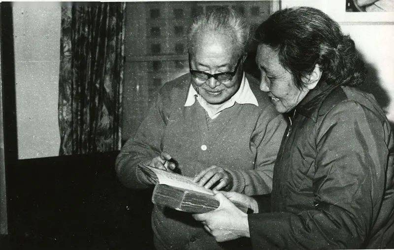 1848年,30岁的英国天才女作家——艾米莉·勃朗特——离世.